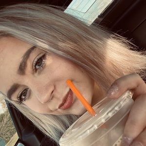 Meet your Posher, Lydia